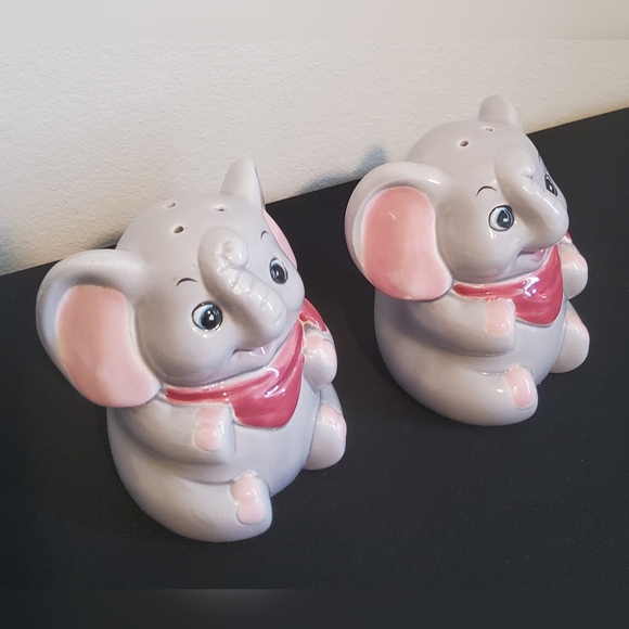 Vintage Nevco Grey Elephant Salt and Pepper Shaker - Picture 3 of 5